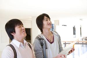 服飾の専門学校についての情報を調べる